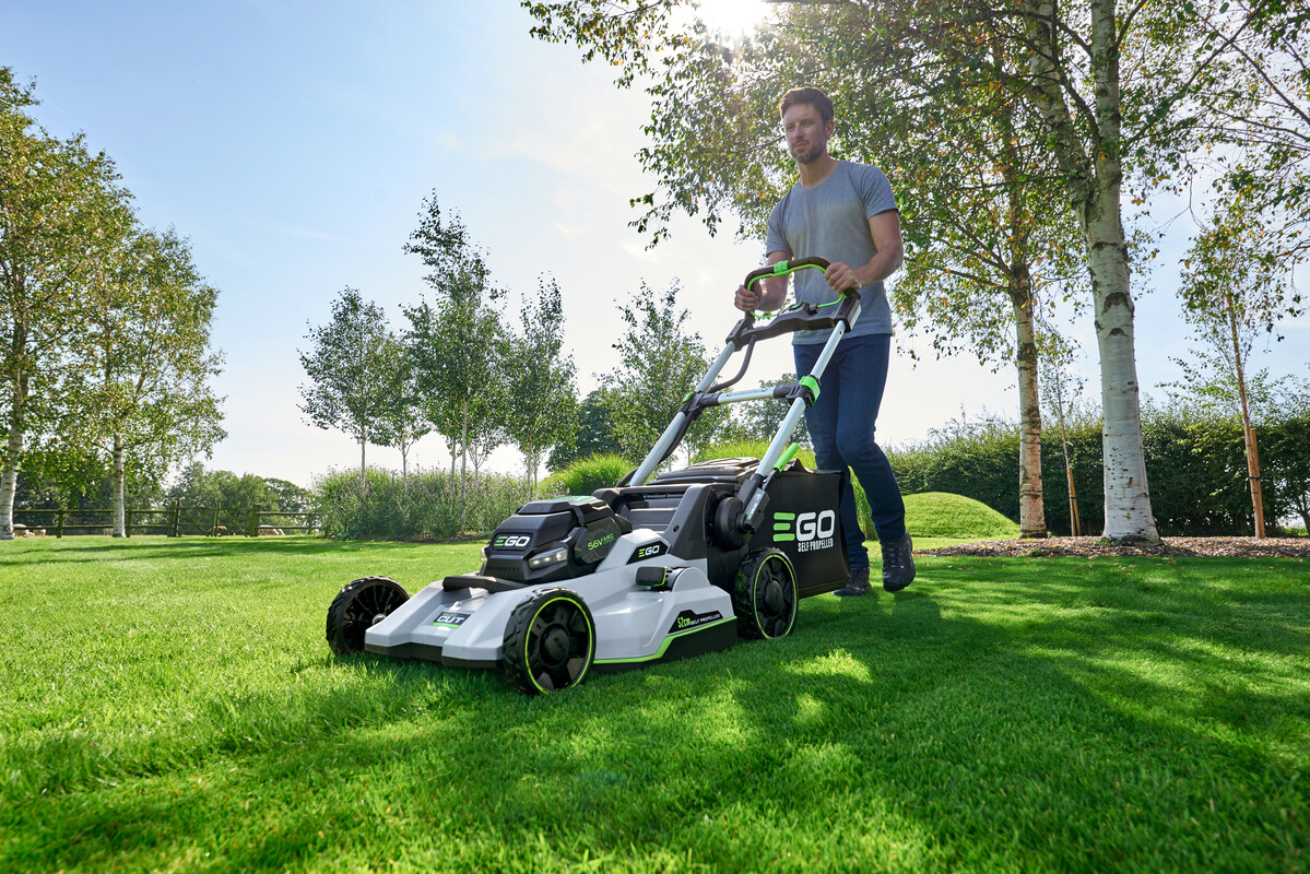 LM2135E-SP_EGOEU_MOWER_LIFESTYLE_02